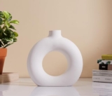amazon basics Artisan Crafted Ceramic Donut Shaped Vase for Unique Home Decor Accent – Pack of 1, White
